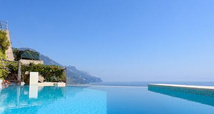 VILLA PRINCIPESSA, by AMALFIVACATION.IT Sea Access, Pool, Sea View, Terraces.