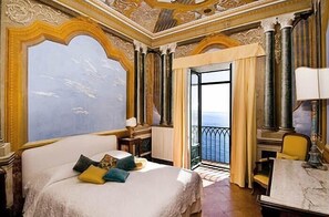 3 bedrooms, in-room safe, iron/ironing board, travel cot