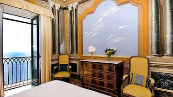 3 bedrooms, in-room safe, iron/ironing board, travel cot