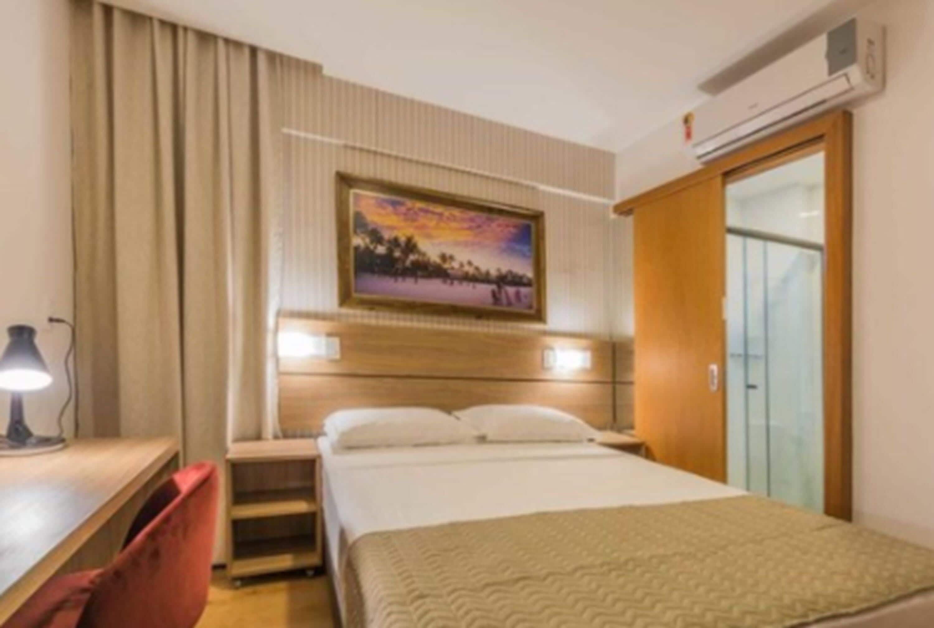 executive double room | 1 bedroom, minibar, in-room safe, desk