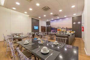 Petit déjeuner buffet compris tous les jours