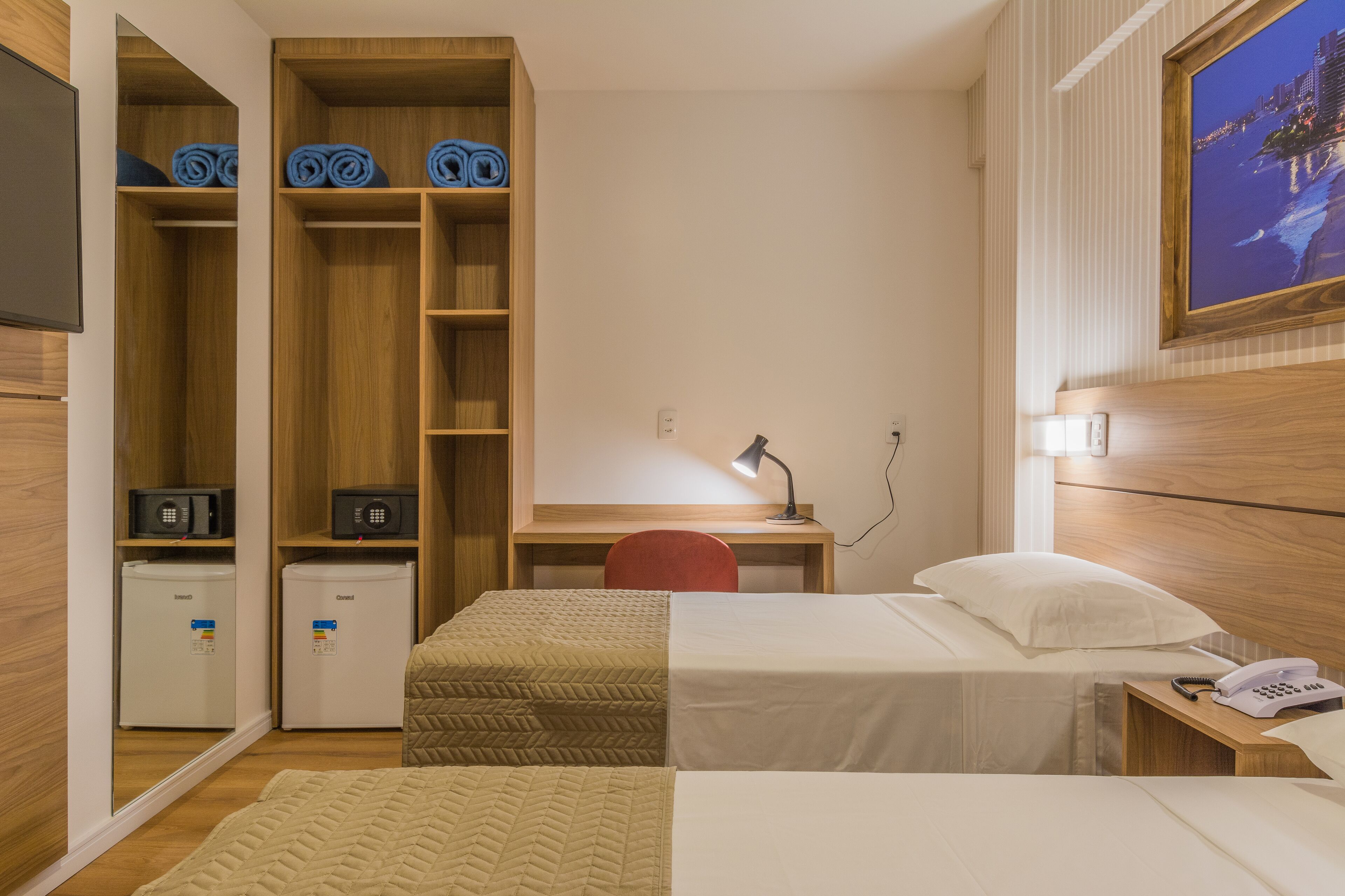 deluxe twin room | 1 bedroom, minibar, in-room safe, desk