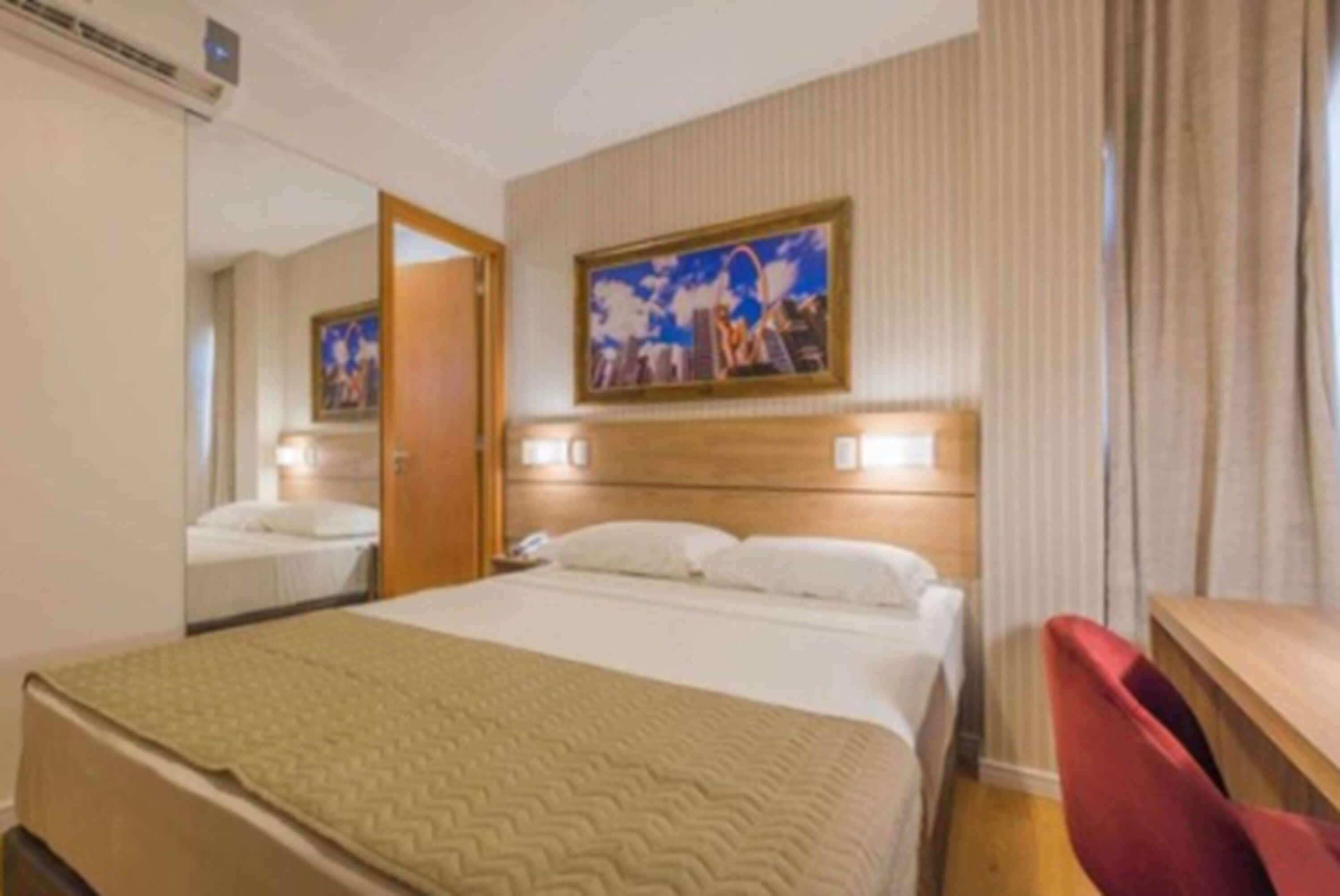 executive double room | 1 bedroom, minibar, in-room safe, desk