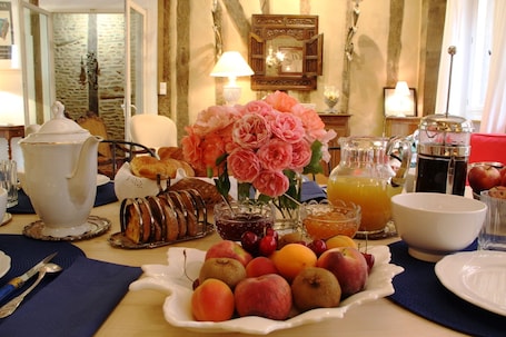 Petit déjeuner continental compris tous les jours. Ombre Rose