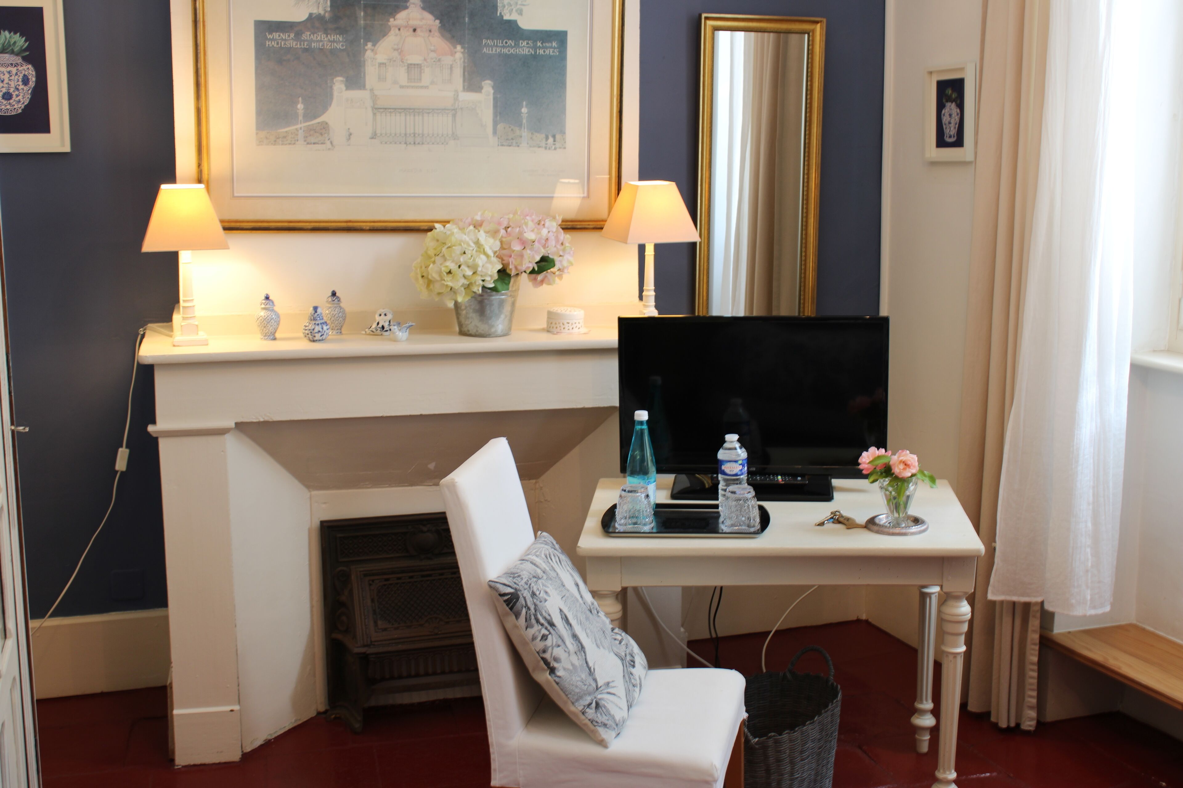 Décoration personnalisée, fer et planche à repasser, Wi-Fi gratuit