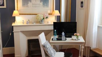 Décoration personnalisée, fer et planche à repasser, Wi-Fi gratuit