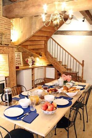 Free daily continental breakfast