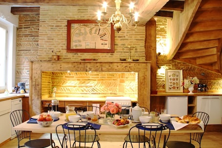 Free daily continental breakfast