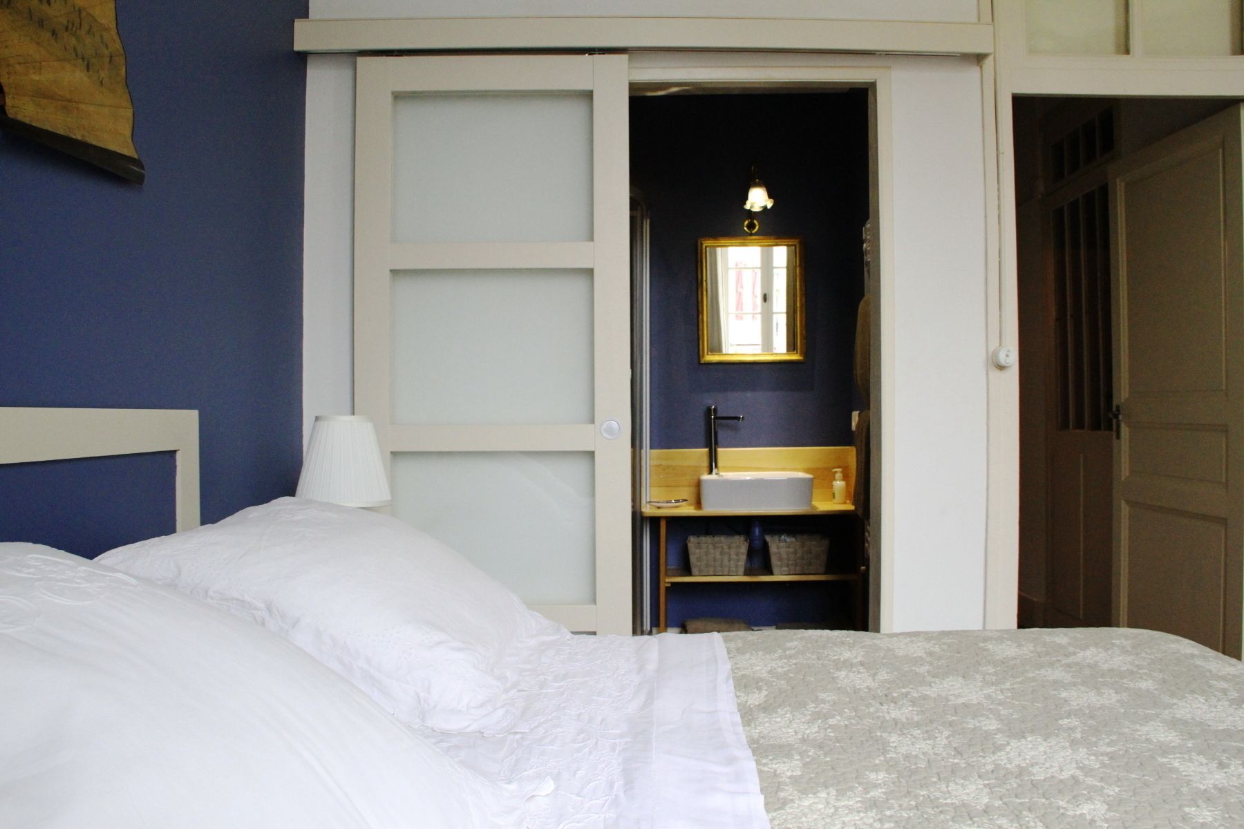 Chambre Double | Décoration personnalisée, fer et planche à repasser, Wi-Fi gratuit