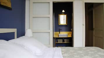 Chambre Double | Décoration personnalisée, fer et planche à repasser, Wi-Fi gratuit