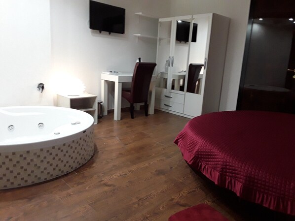Suite estudio de luna de miel, 1 habitación, hidromasaje | Servicios de la habitación