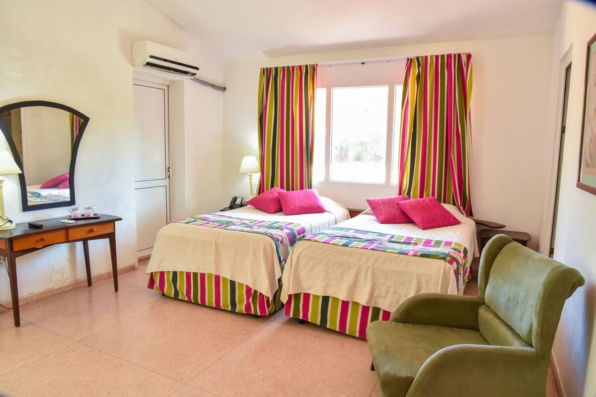 Villa, 6 habitaciones | Caja fuerte y tabla de planchar con plancha