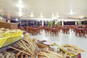 Desayuno estilo bufé