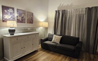 Habitación familiar, 1 habitación, no fumadores, vistas a la colina | Zona de estar