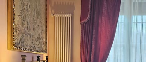 Chambre Confort | Couette en duvet, bureau, rideaux dâobscurcissement