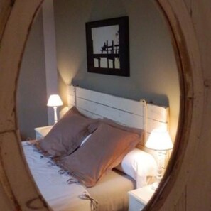 Dobbeltrom | Individuelt dekorert, individuelt innredet og strykejern/-brett