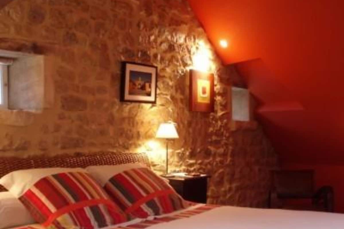 Double Room | Individually decorated, individually furnished, iron/ironing board