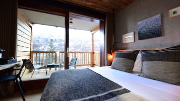 Tweepersoonskamer, terras | Een kluis op de kamer, individueel gedecoreerd, individueel gemeubileerd