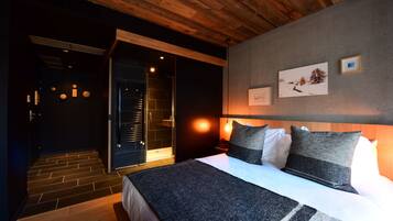 Double Room, Terrace | In-room safe, individually decorated, individually furnished, desk