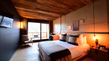 Comfort Double Room, Terrace | In-room safe, individually decorated, individually furnished, desk