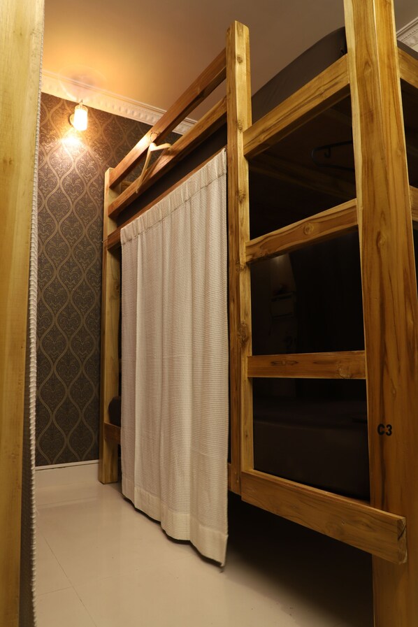 2 bedrooms, iron/ironing board, bed sheets