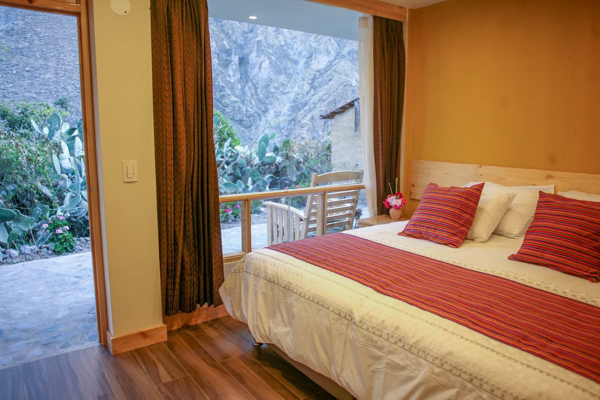 Escritorio, cortinas blackout, wifi gratis y ropa de cama 