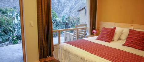 Superior Double Room, 1 King Bed, Private Bathroom | Desk, blackout curtains, free WiFi, bed sheets