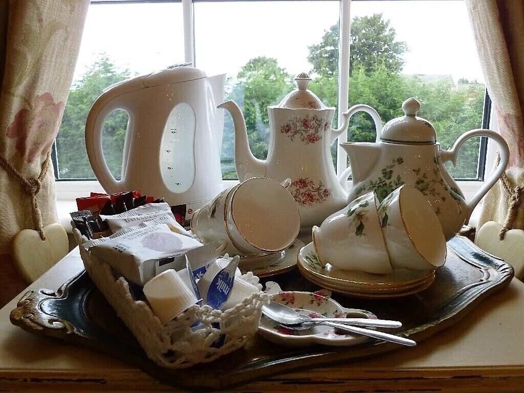 Iron/ironing board, bed sheets