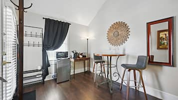 Luxury Room, 1 King Bed, Non Smoking (The Carriage House) | 1 bedroom, premium bedding, pillowtop beds, individually decorated