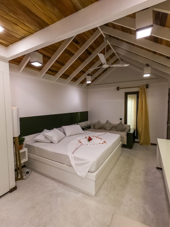 Habitación doble Deluxe, con acceso para personas discapacitadas, para no fumadores | Muebles diferentes, escritorio, cortinas blackout y insonorización