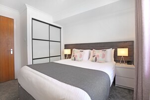 Standard-Apartment, 1 Schlafzimmer | Zimmersafe, Bügeleisen/Bügelbrett, kostenloses WLAN, Bettwäsche