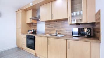 Standard Apartment, 1 Bedroom | Private kitchen | Full-sized fridge, microwave, oven, stovetop