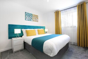 Safe på rommet, strykejern/-brett, wi-fi (inkludert) og sengetøy