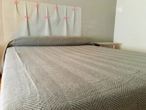 Double Room | Soundproofing, free WiFi, bed sheets - Nuevo Tropical (Motril)