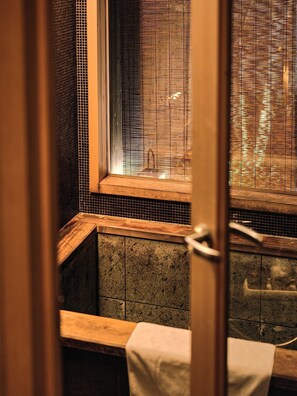 บ้านพัก (Private Vacation Home) | ห้องน้ำ | อ่างอาบน้ำและฝักบัวแยกจากกัน, ของใช้ในห้องน้ำฟรี, ไดร์เป่าผม