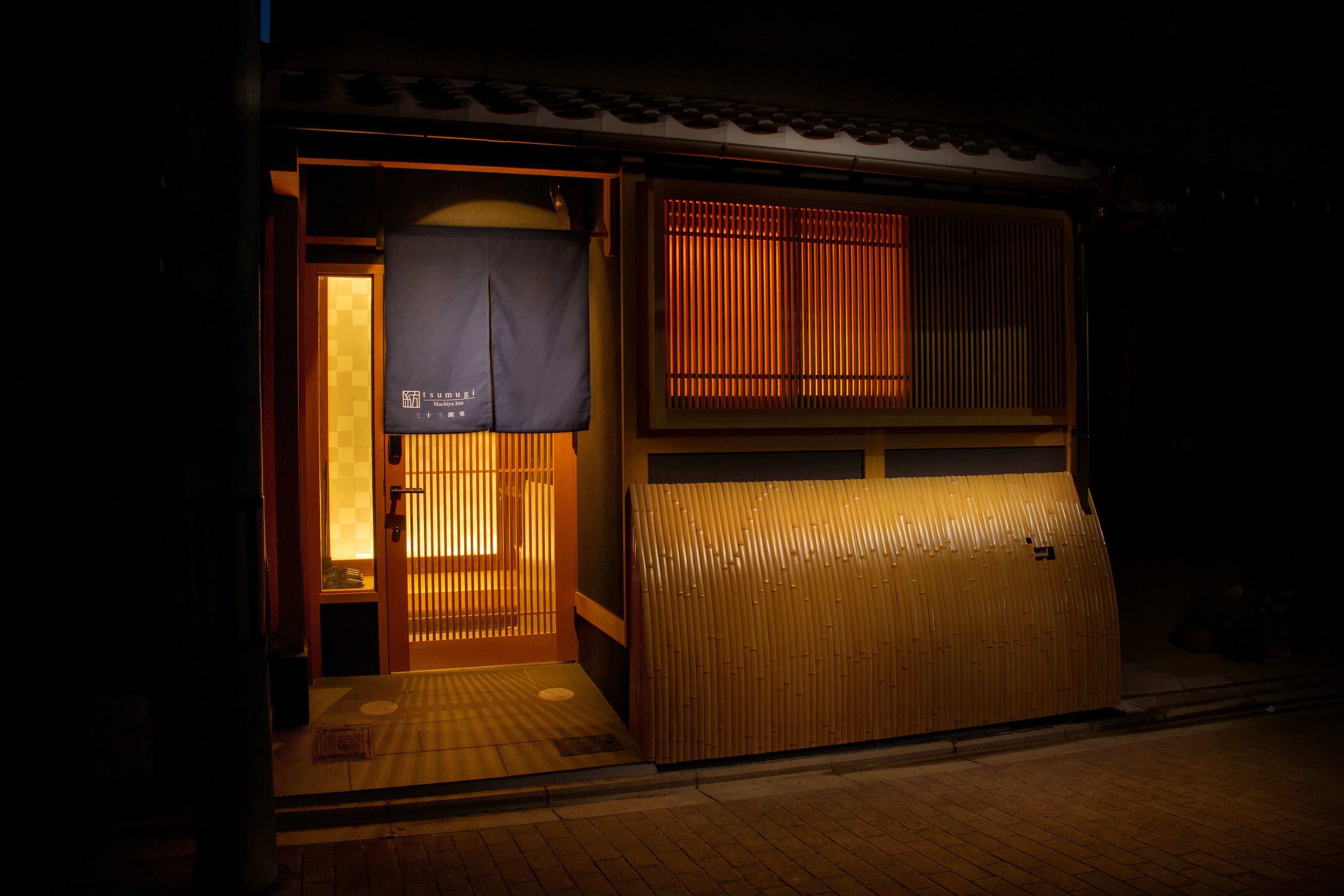 住宿正面 - 傍晚/夜晚