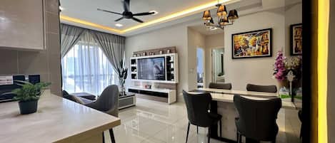 公寓, 2 间卧室 | 起居区 | 电视