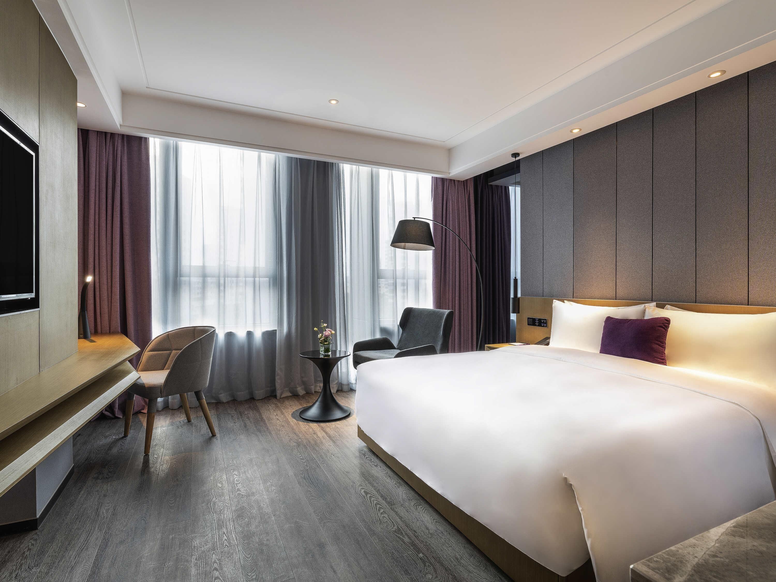Executive Room, 1 King Bed | Premium bedding, down duvets, minibar, in-room safe