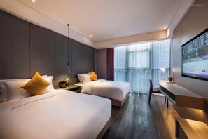 A hotel room with two beds, a desk, and a large window with curtains. - Mercure Kunshan MIXC Hi-tech (Suzhou)