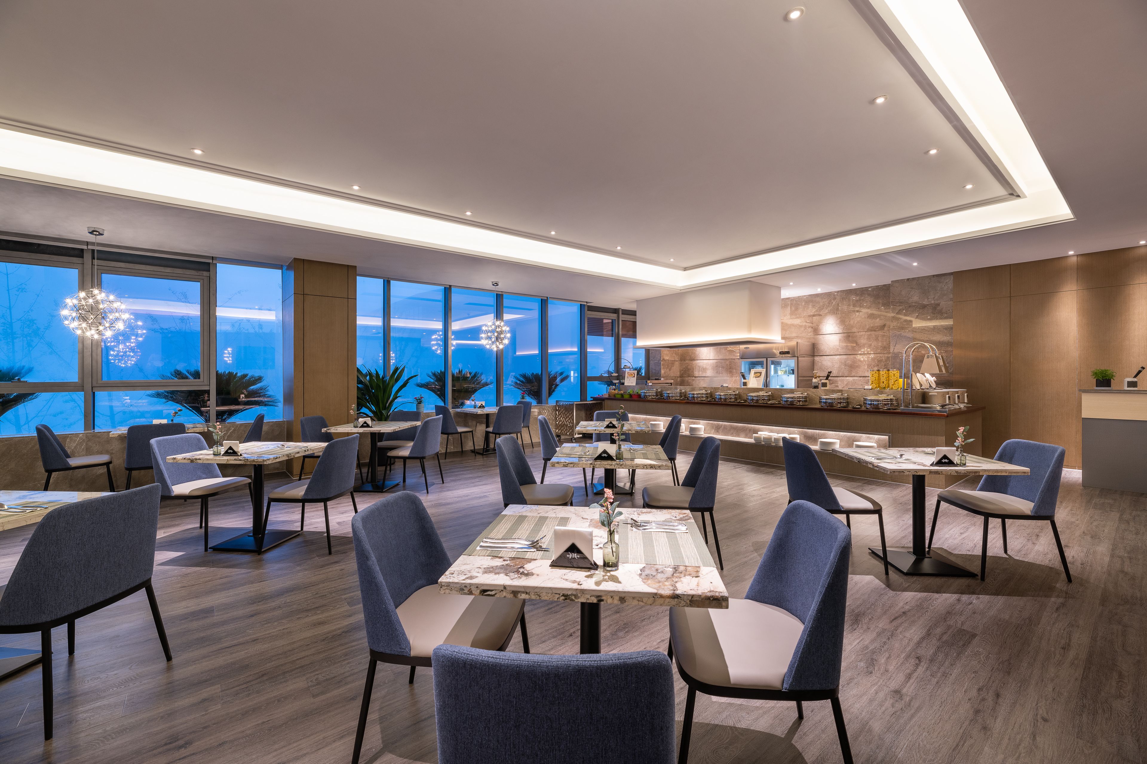 每日供應自助早餐 (每人 CNY58)