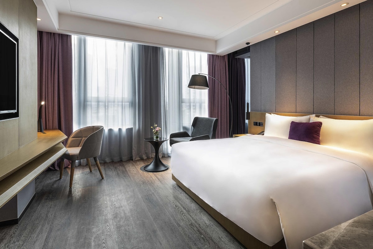 Phòng Executive, 1 giường cỡ king | Bộ đồ giường cao cấp, chăn bông, minibar, két bảo mật tại phòng