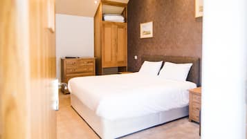 Superior Deluxe Double or Twin Room | Desk, free WiFi, bed sheets