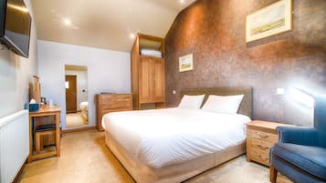 Superior Deluxe Double or Twin Room | Desk, free WiFi, bed sheets