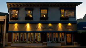 A building with the sign 'San Anselmo Inn' and 'Gale & Co.' on the facade. - San Anselmo Inn (San Anselmo)