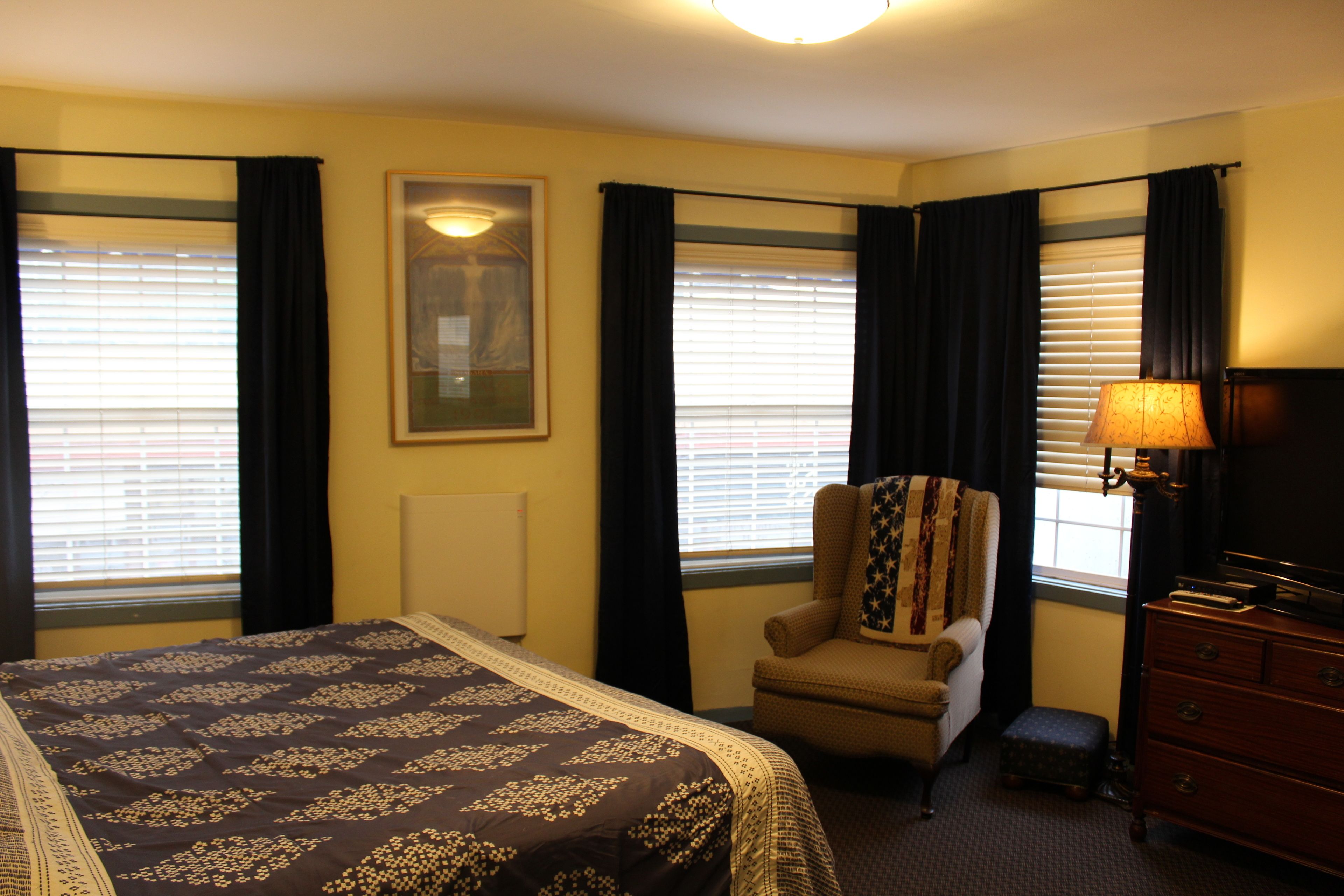 deluxe suite, multiple beds, non smoking | blackout curtains, iron/ironing board, free wifi, bed sheets