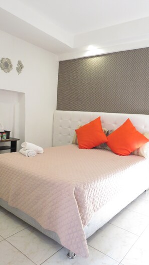 Basic Double Room, 1 Double Bed, Non Smoking, Shared Bathroom - Casa San Luis Hotel (Cartagena)