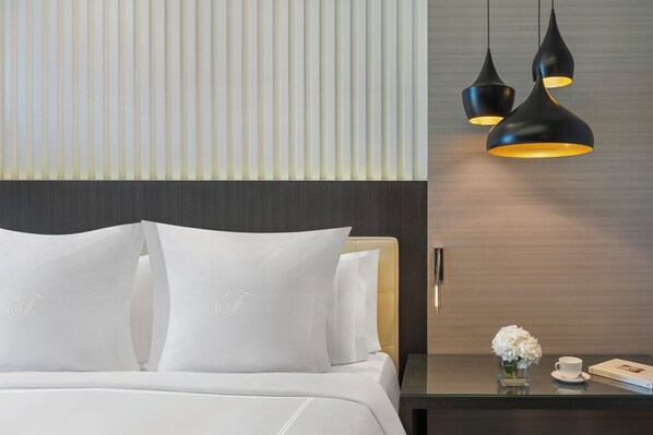 Premium bedding, minibar, in-room safe, desk - Fairmont Riyadh (Riyadh)