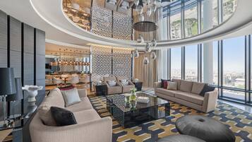 Royal suite, 3 slaapkamers, niet-roken | Woonruimte | Een 6-inch flatscreentelevisie met kabelzenders en een televisie