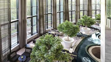 4 ravintolaa, kansainvälinen keittiö