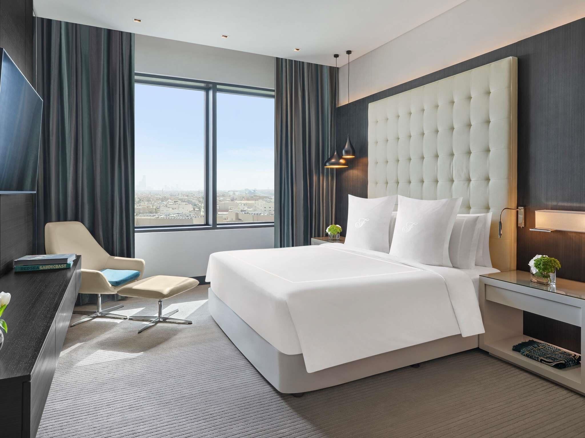Suite, 2 Bedrooms | Premium bedding, minibar, in-room safe, desk